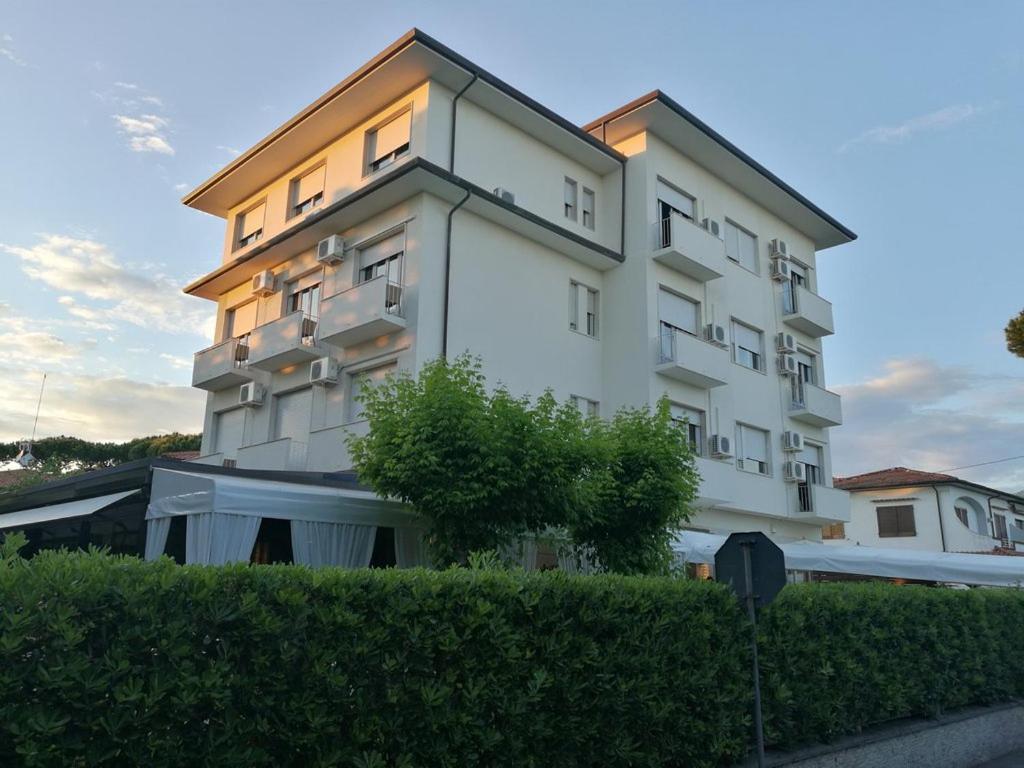 Hotel Crystal Marina di Pietrasanta Exterior foto