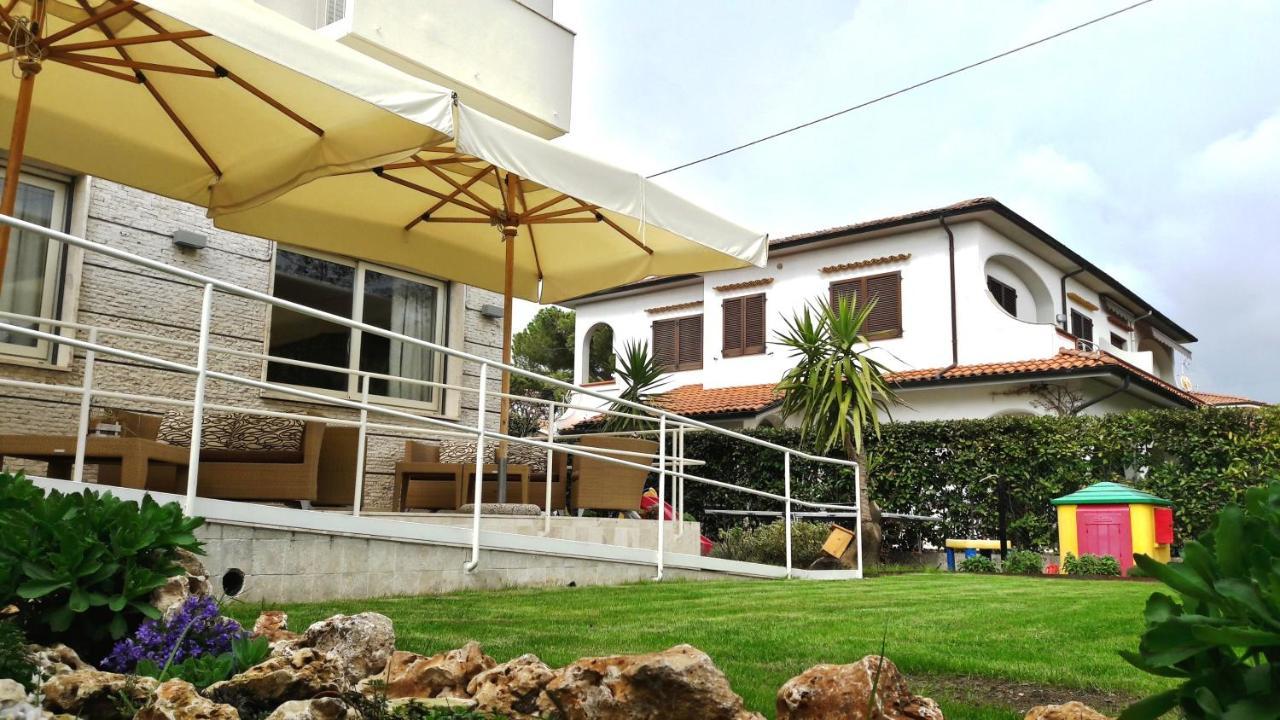 Hotel Crystal Marina di Pietrasanta Exterior foto